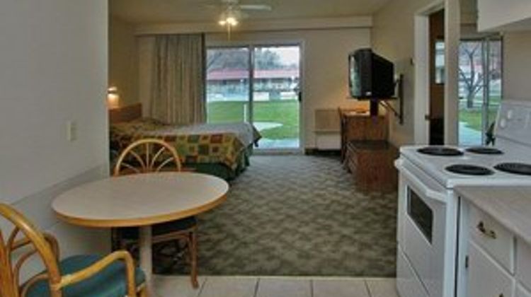 Okanagan Seasons Resort Suite
