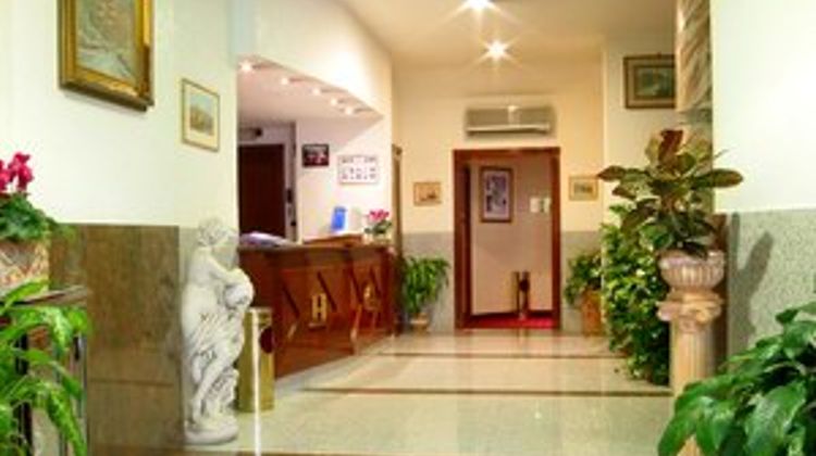 Genio Hotel Lobby