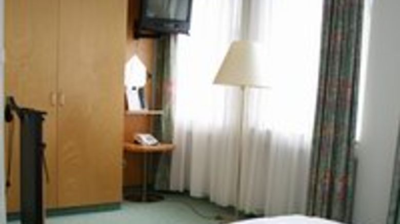 <b>Sunday Hotel Frankfurt Arpt-Neu-Isenburg Suite</b> <b>Sunday Hotel Frankfurt Arpt-Neu-Isenburg Suite</b>