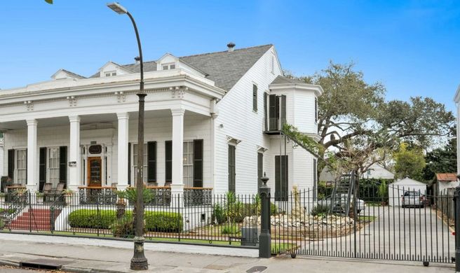 Ashton's Bed and Breakfast Exterior