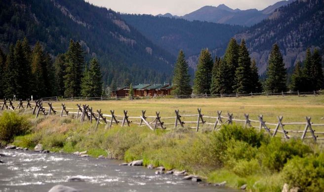 320 Guest Ranch Exterior