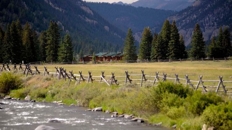 320 Guest Ranch Exterior