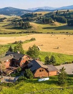 Howlers Inn B&B and Wolf Sanctuary