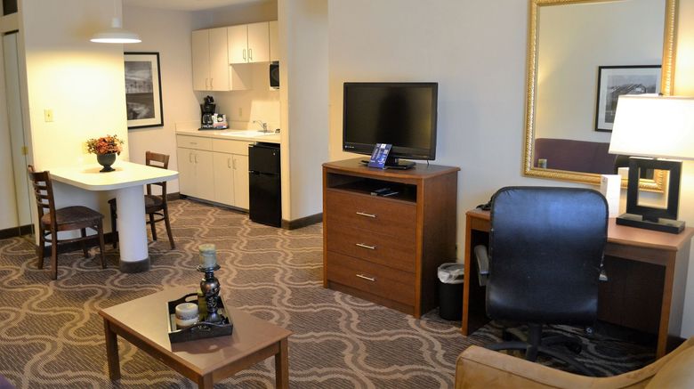 <b>Ashmore Inn & Suites Suite</b>