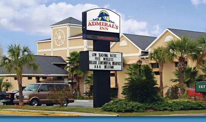 Admiral's Inn on Tybee Island Exterior