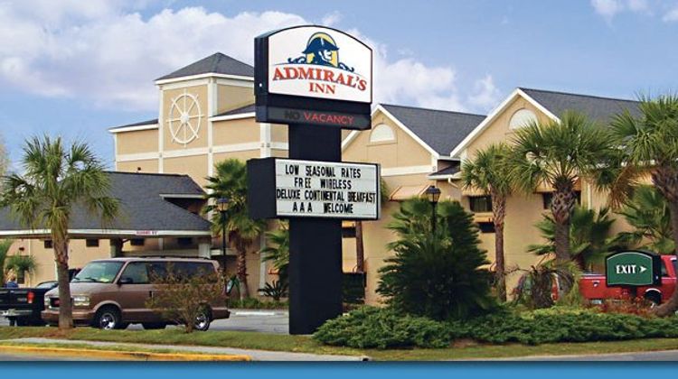 Admiral's Inn on Tybee Island Exterior