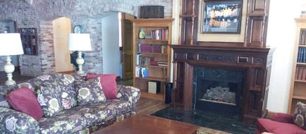 The Ennis Inn and Pub Lobby