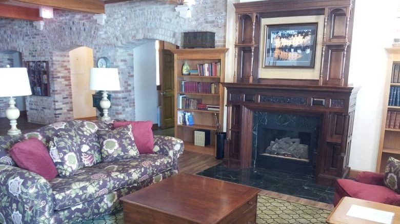 <b>The Ennis Inn and Pub Lobby</b>