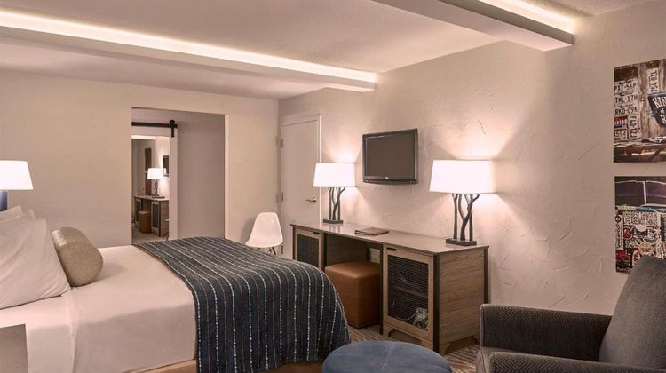 Fredericksburg Inn & Suites Room