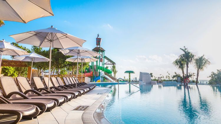 Sandos Playacar Pool