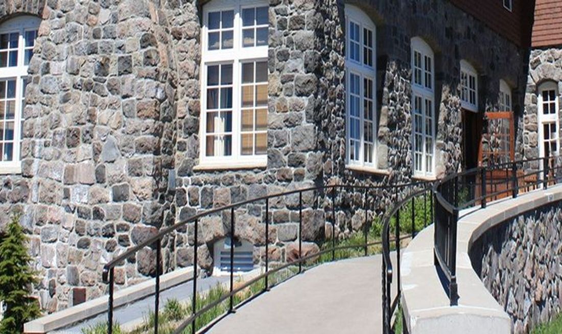 Crater Lake Lodge Exterior
