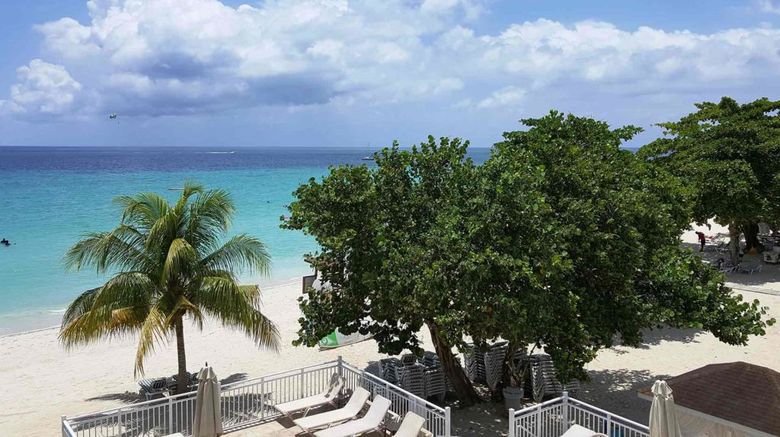 <b>Coco La Palm Seaside Resort Beach</b>