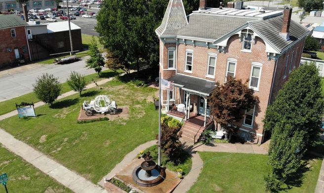 Riverview Mansion B&B Exterior