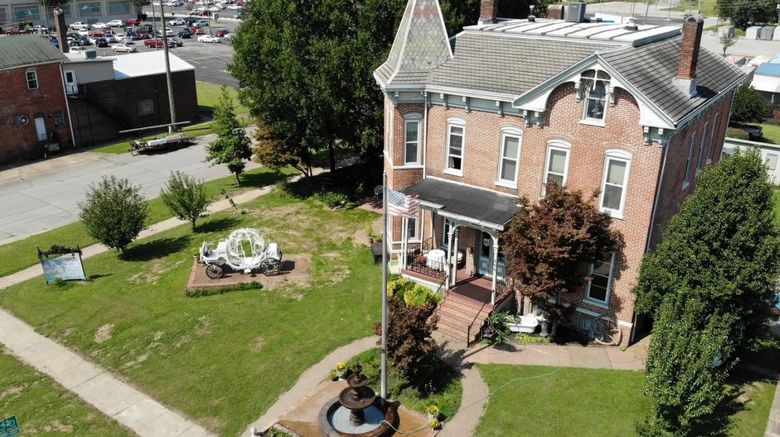 <b>Riverview Mansion B&B Exterior</b>