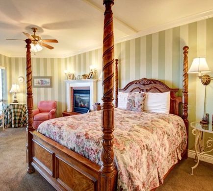 Baywood Inn Bed & Breakfast Room