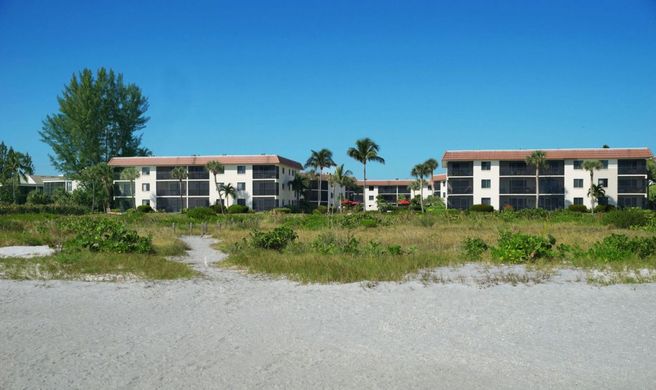 Sandalfoot Condominiums Exterior