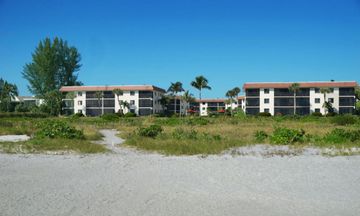Sandalfoot Condominiums