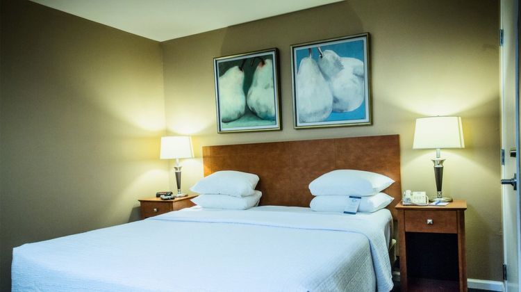 The Cove of Lake Geneva Room