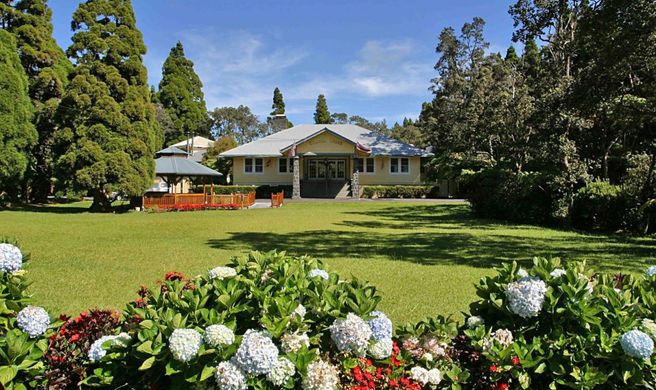 Kilauea Lodge Exterior