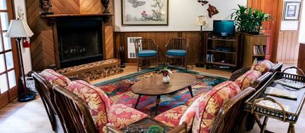 Kilauea Lodge Lobby