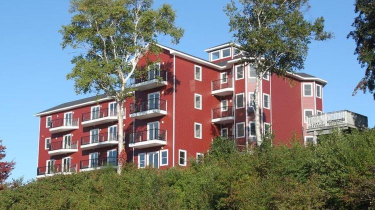 Lanes Riverhouse Inn & Cottages Exterior