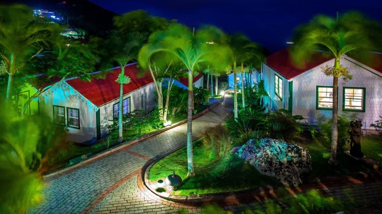 The Cottage Club Exterior