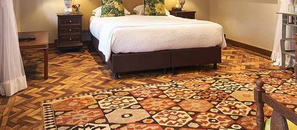Giraffe Manor Room