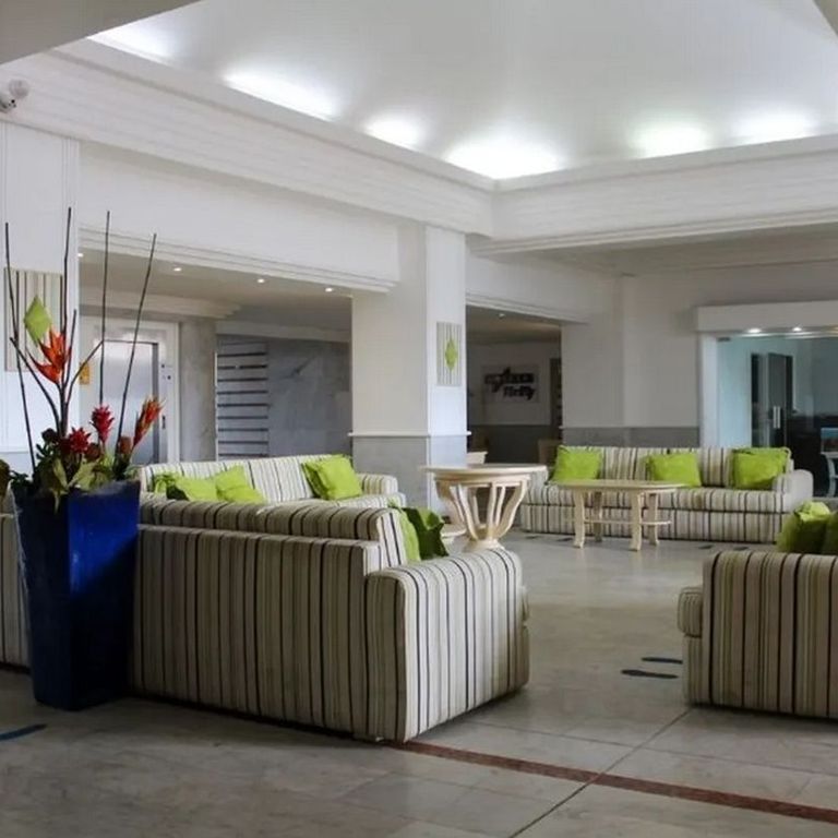 Sapphire Beach Club