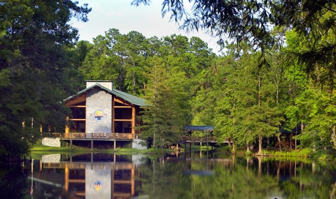 The Retreat at Artesian Lakes Exterior
