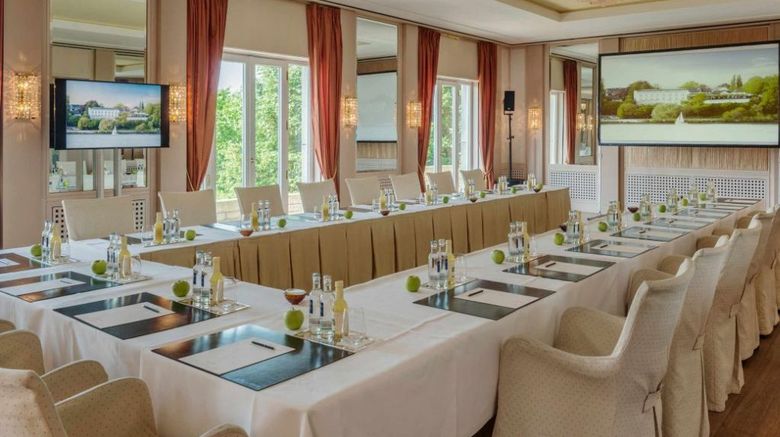 <b>Hotel Louis C Jacob Meeting</b>