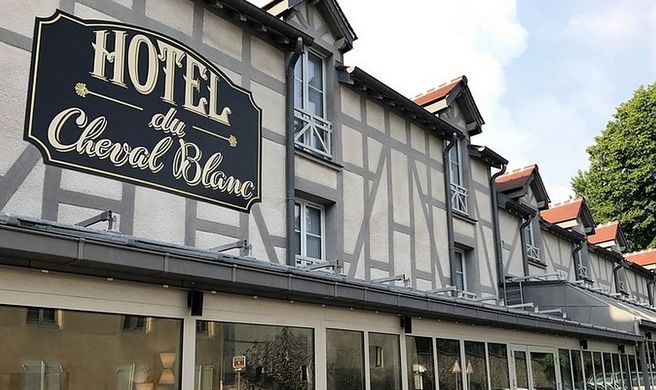 Hotel du Cheval Blanc Exterior