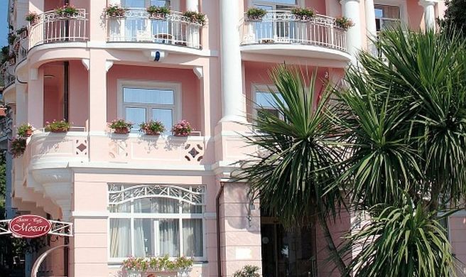 Hotel Mozart Exterior