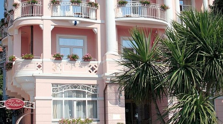 Hotel Mozart Exterior