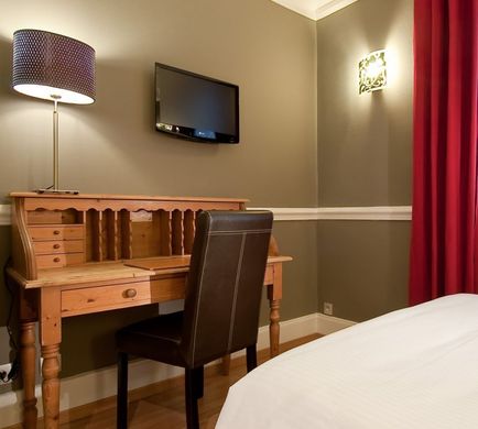 Hotel Claude Bernard Room