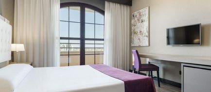 Hotel Ilunion Golf Badajoz Room