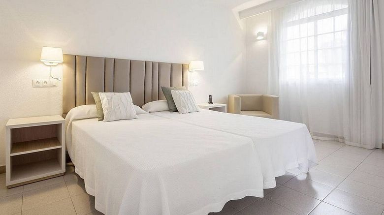 <b>Hotel Ilunion Menorca Room</b>