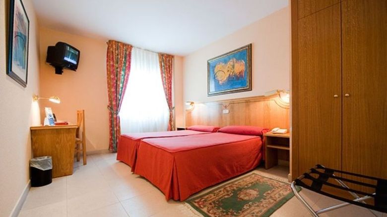 <b>Rey Arturo Villagonzalo Room</b>