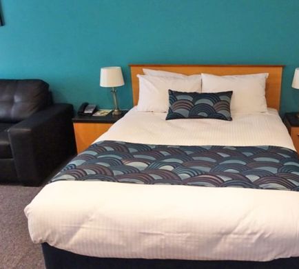 Victoria Lodge Motor Inn & Serviced Apts Room