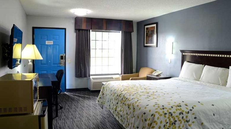 <b>Gateway Inn & Suites Clarksville Room</b>
