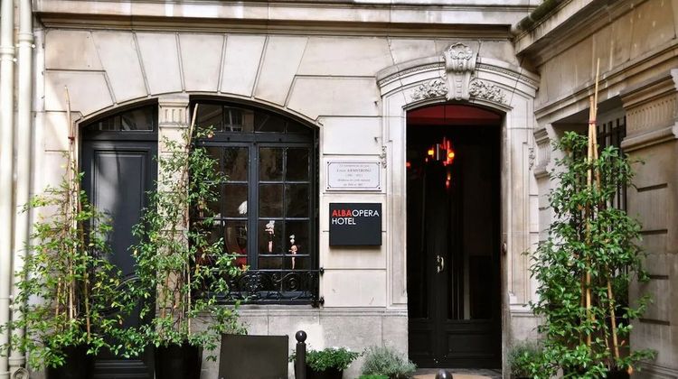 Alba Opera Hotel Exterior