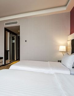 Promenade Hotel