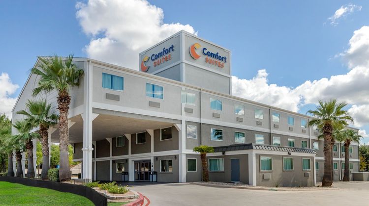 Comfort Suites Airport North Exterior