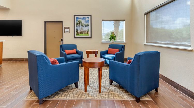 Comfort Suites Airport North Lobby