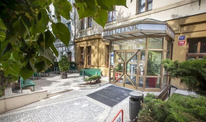 Hotel Lunik Exterior
