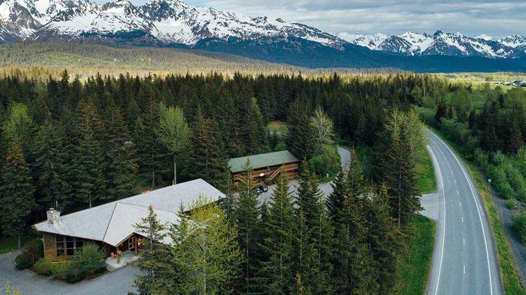 Seward Windsong Lodge Exterior