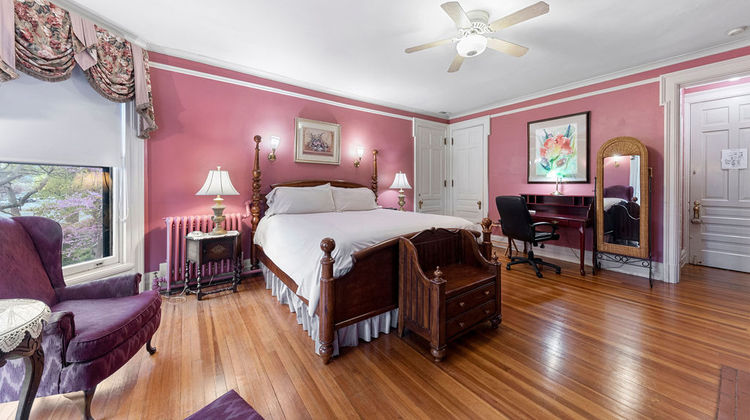 The Oliver Inn Bed & Breakfast Room