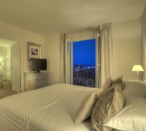 Hotel Renoir Room