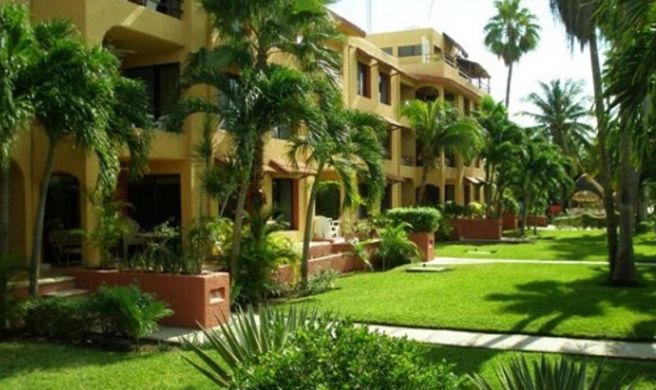 Nautibeach Condos Exterior
