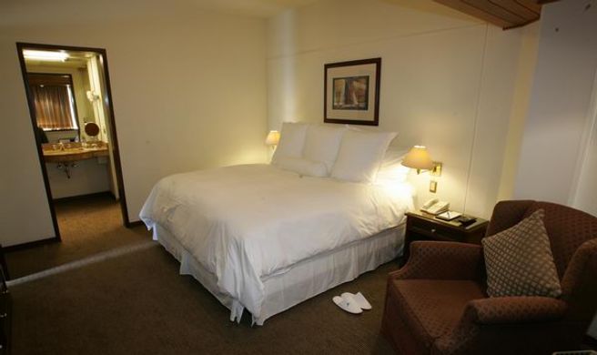 Thunderbird Hotels Pardo Room