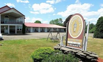 Golden Knight Inn & Suites